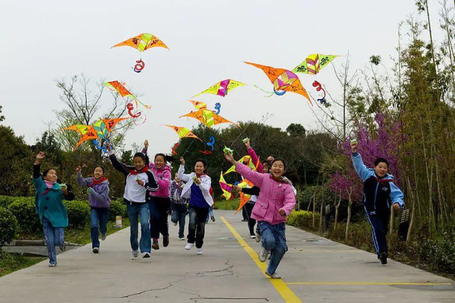 Flying kites during Qing Ming