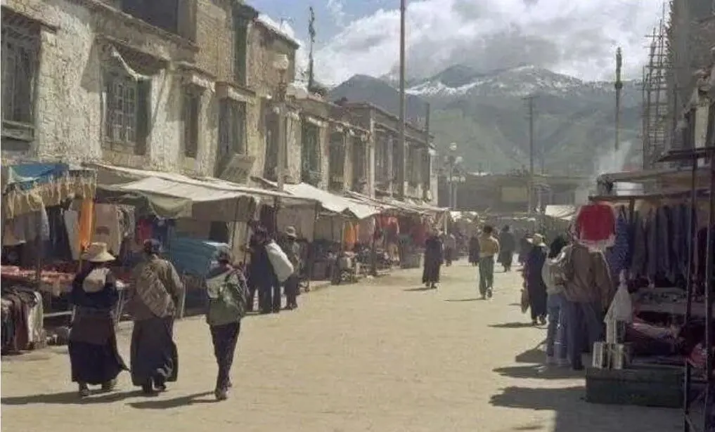 Tromzikhang Market