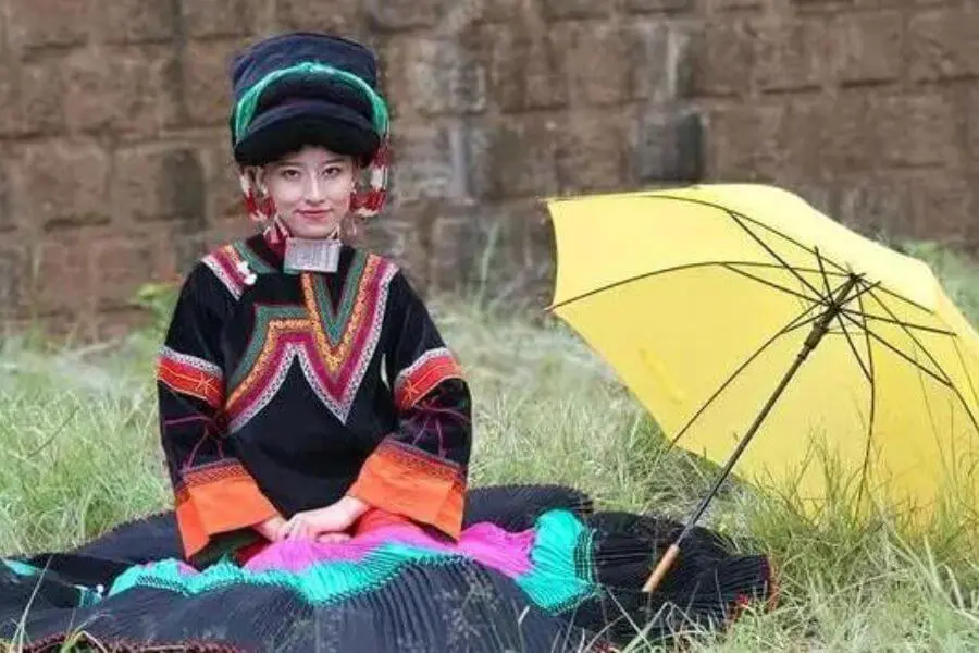 Traditional Dress of Yi
