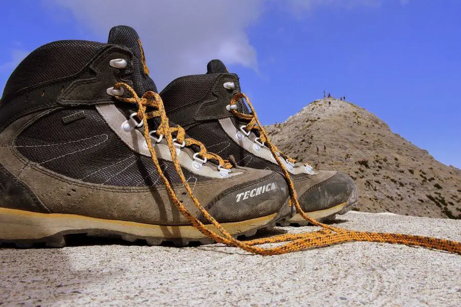 Sturdy Trekking Shoes_Boots
