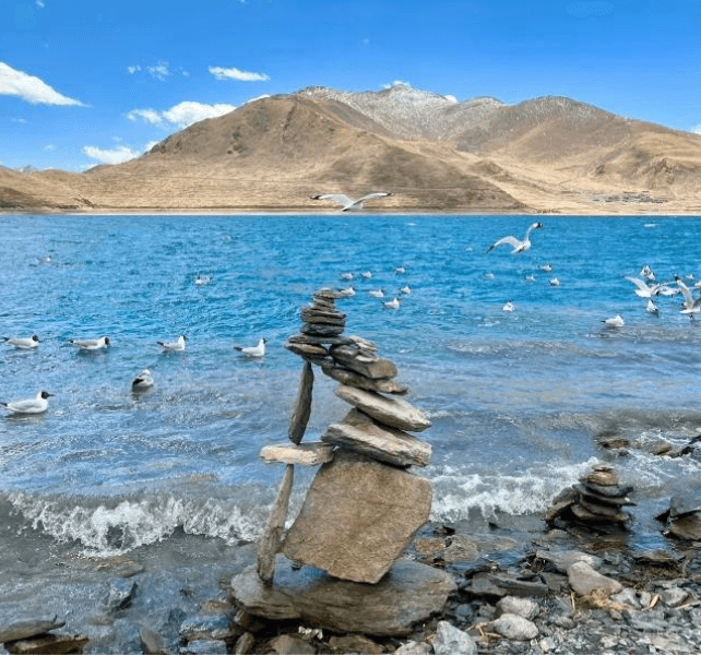 Yamdrok Tso Lake in Tibet – Attractions near Lhasa