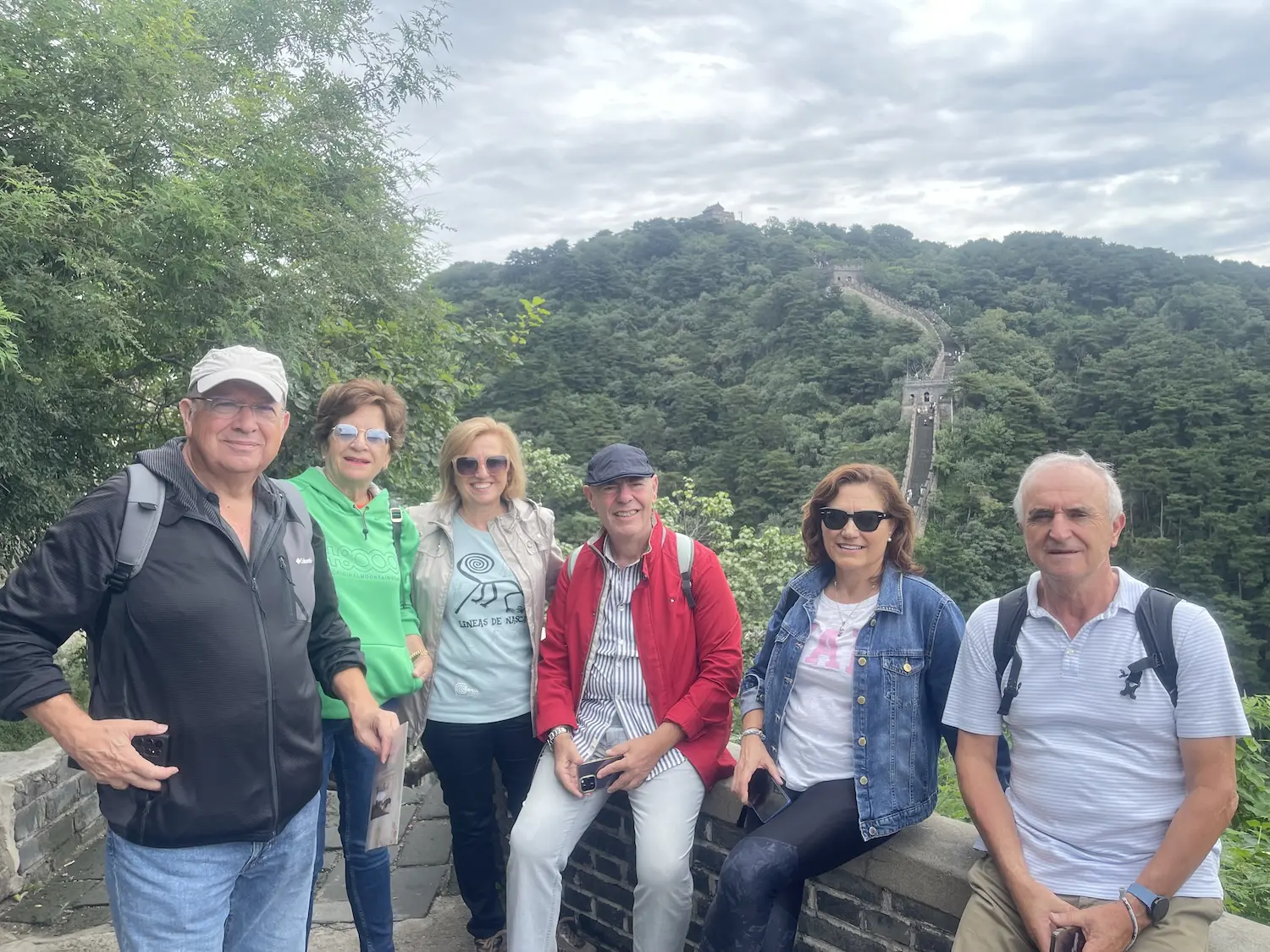 windhorsetour customers at Great Wall of China Tours