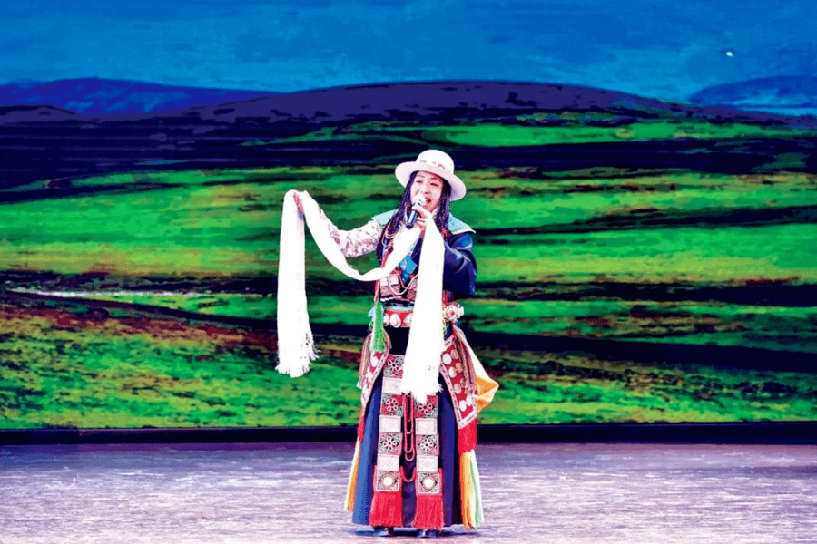 Tibetan music performing