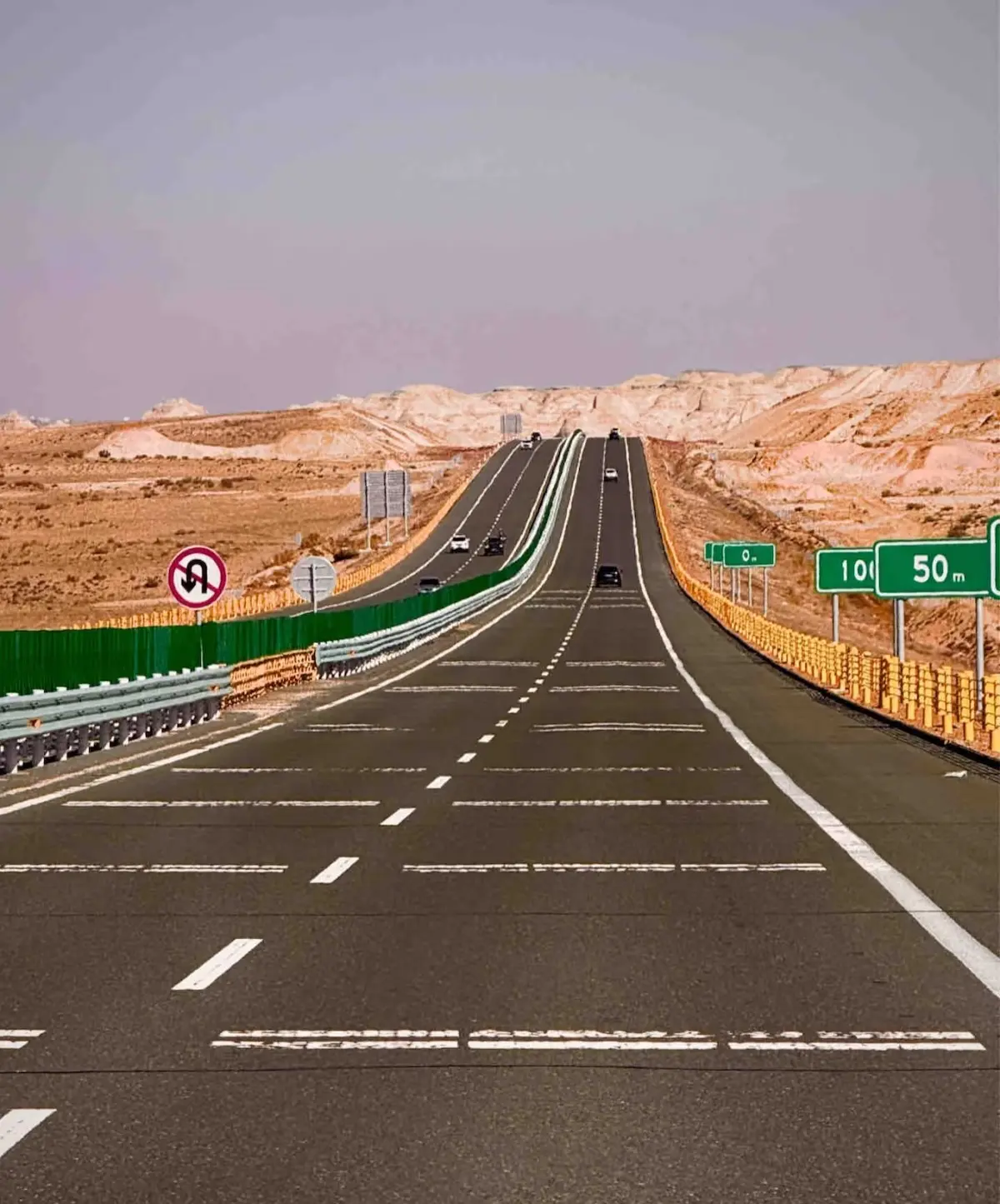 S21-desert-highway-Urumqi-Burqin