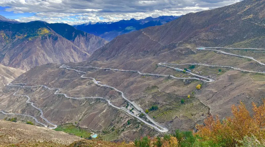 Nujiang River 72 Turns – dramatic winding mountain road on the Chengdu to Lhasa overland tours