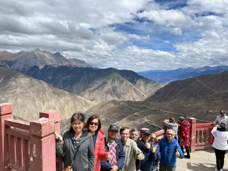 Sichuan-tibet-overland-tour-windhorsetour-travelers-Michael-group