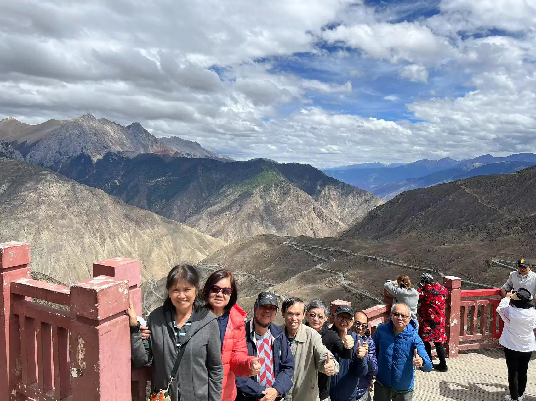 Sichuan-tibet-overland-tour-windhorsetour-travelers-Michael-group