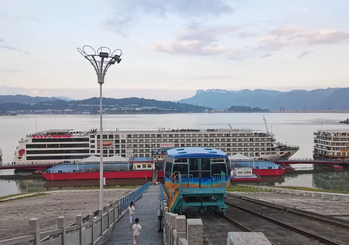 maoping-pier-yichang-yangtze-cruise-embarkation