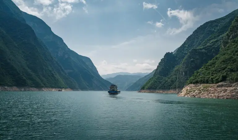 wu-gorge-yangtze-river-cruise