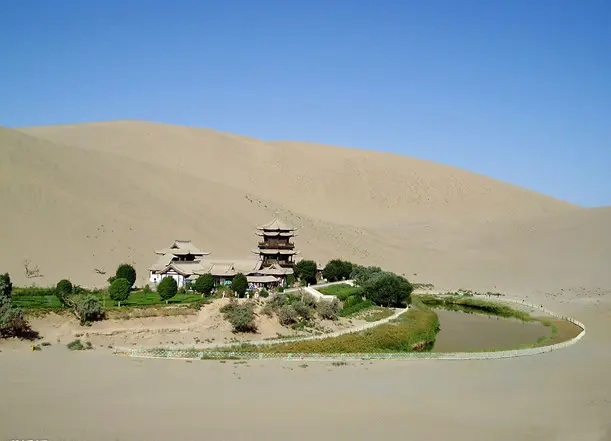 Mingsha Shan and Crescent Lake