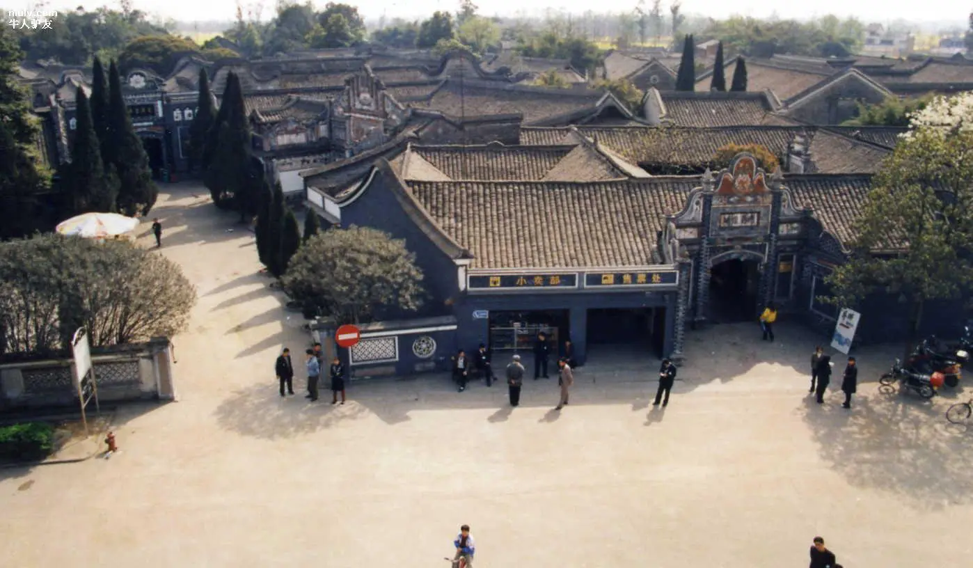 Essence of China tour from Beijing to Hong Kong