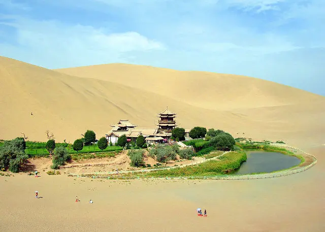 Dunhuang Crescent Spring – Famous Attraction in Silk Road Safari