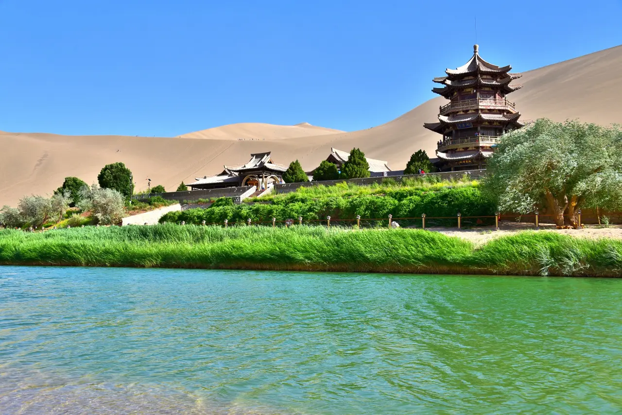 The Beauty of Dunhuang’s Crescent Lake in the Summertime