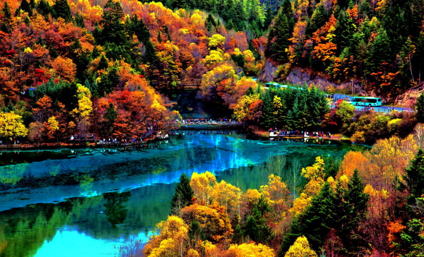 Autumn landscapes at Jiuzhaigou Peacock river