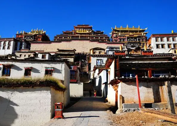 Visit Shangri-la Ganden Sumtseling Monastery – Yunnan Adventure Tour