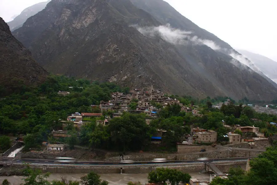 Taoping Qiang Village on the way to Mao'erkang