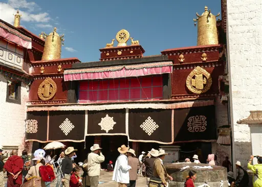 Lhasa Yamdrok Lake Tour with Local Family Visit