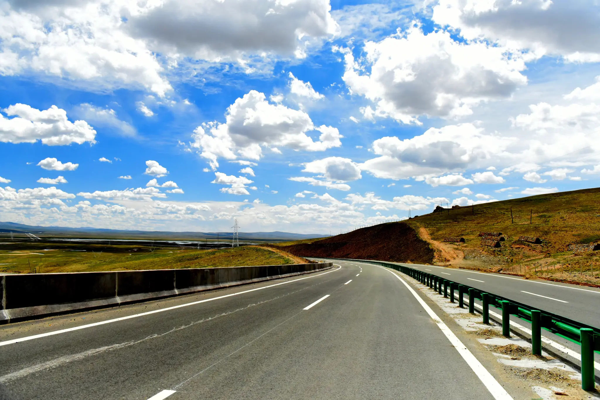 The Scenic Drive from Xining to Yushu