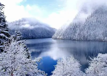 jiuzhaigou winter scenery