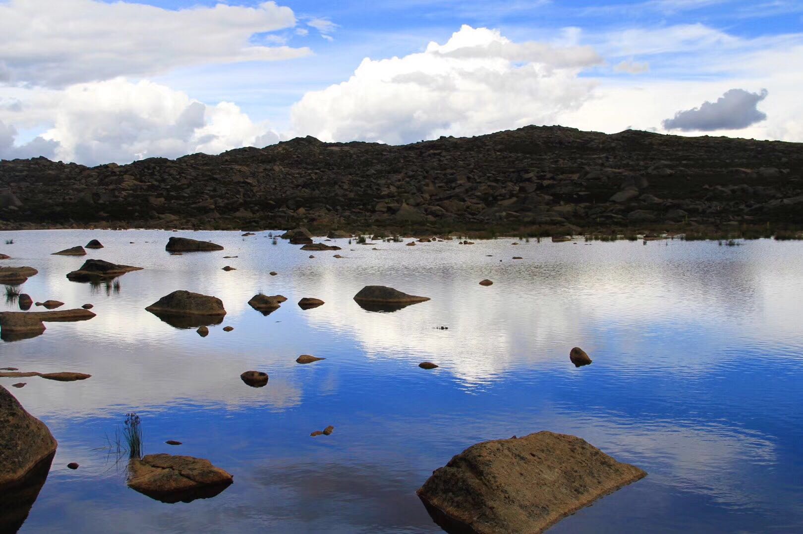 one lake on the way drive from Litang to Daocheng