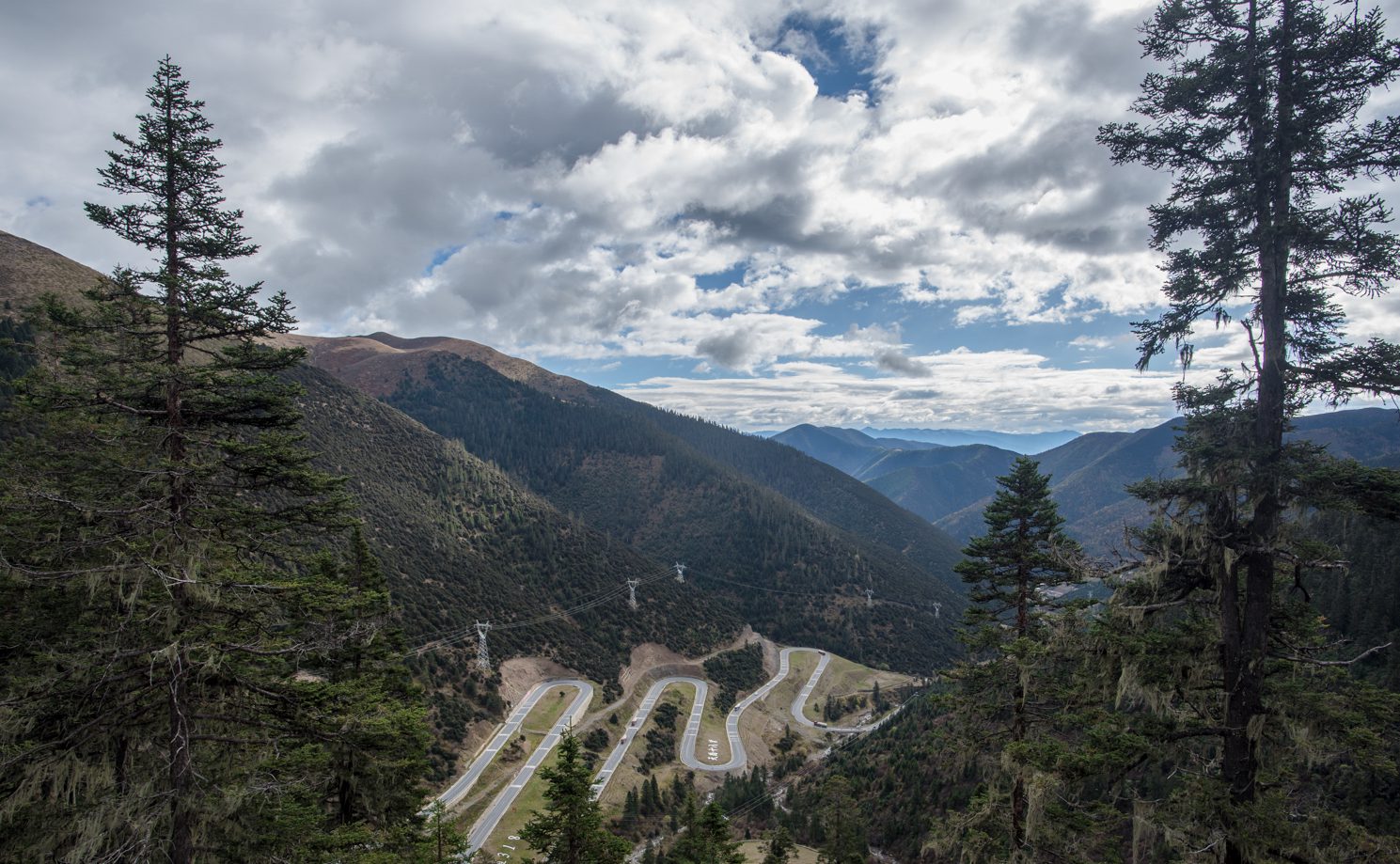 landscape On the way drive from Xinduqiao to Daocheng