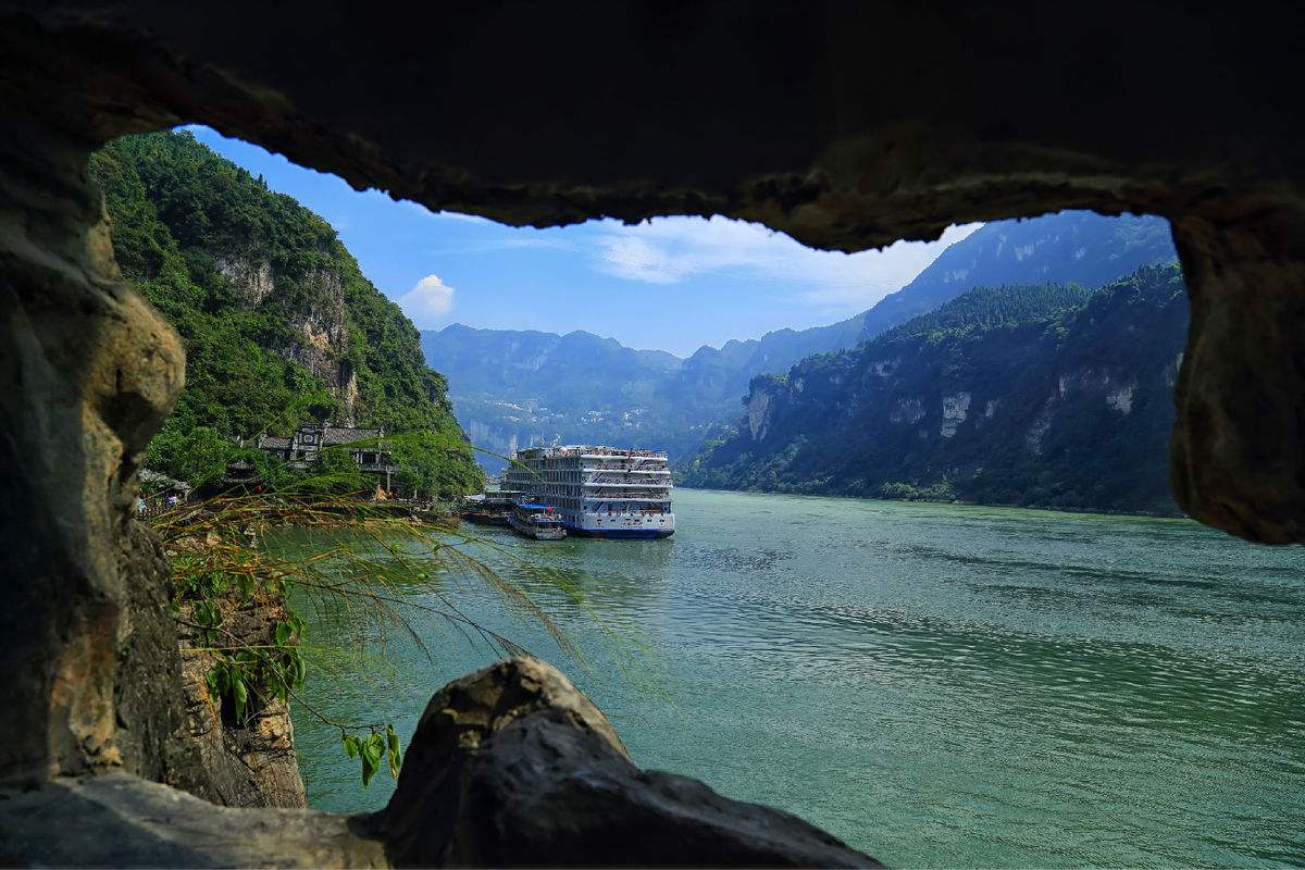 Yangtze river cruise view China