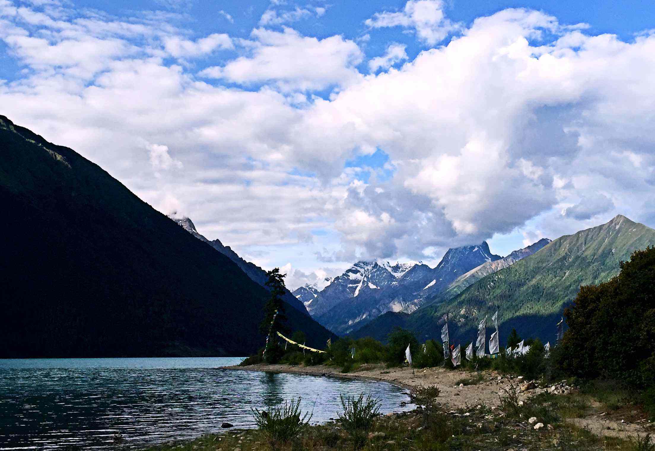 Shore of Draksum-tso Lake