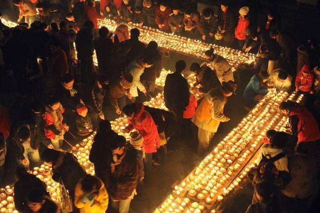 Local People during the Lotus Lantern Festival