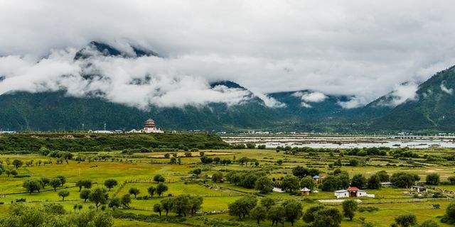 Bayi Town in Nyingchi