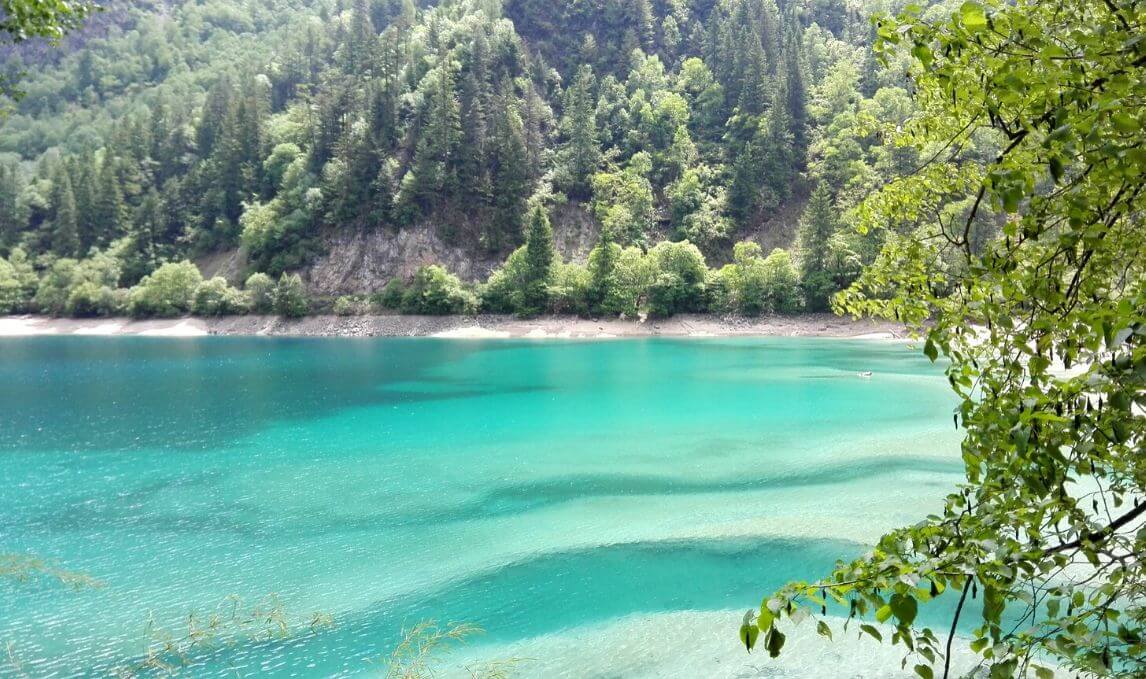 Popular Travel Destinations in China: Jiuzhaigou Valley