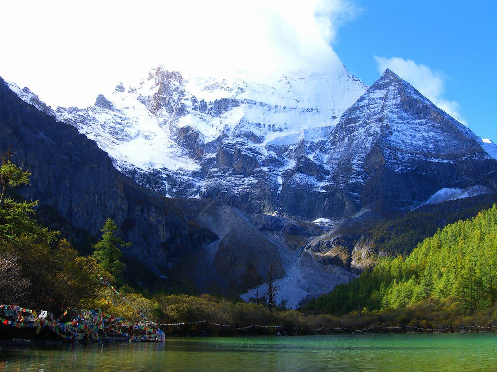 Meili Snow Mountain in Yunnan | WindhorseTour