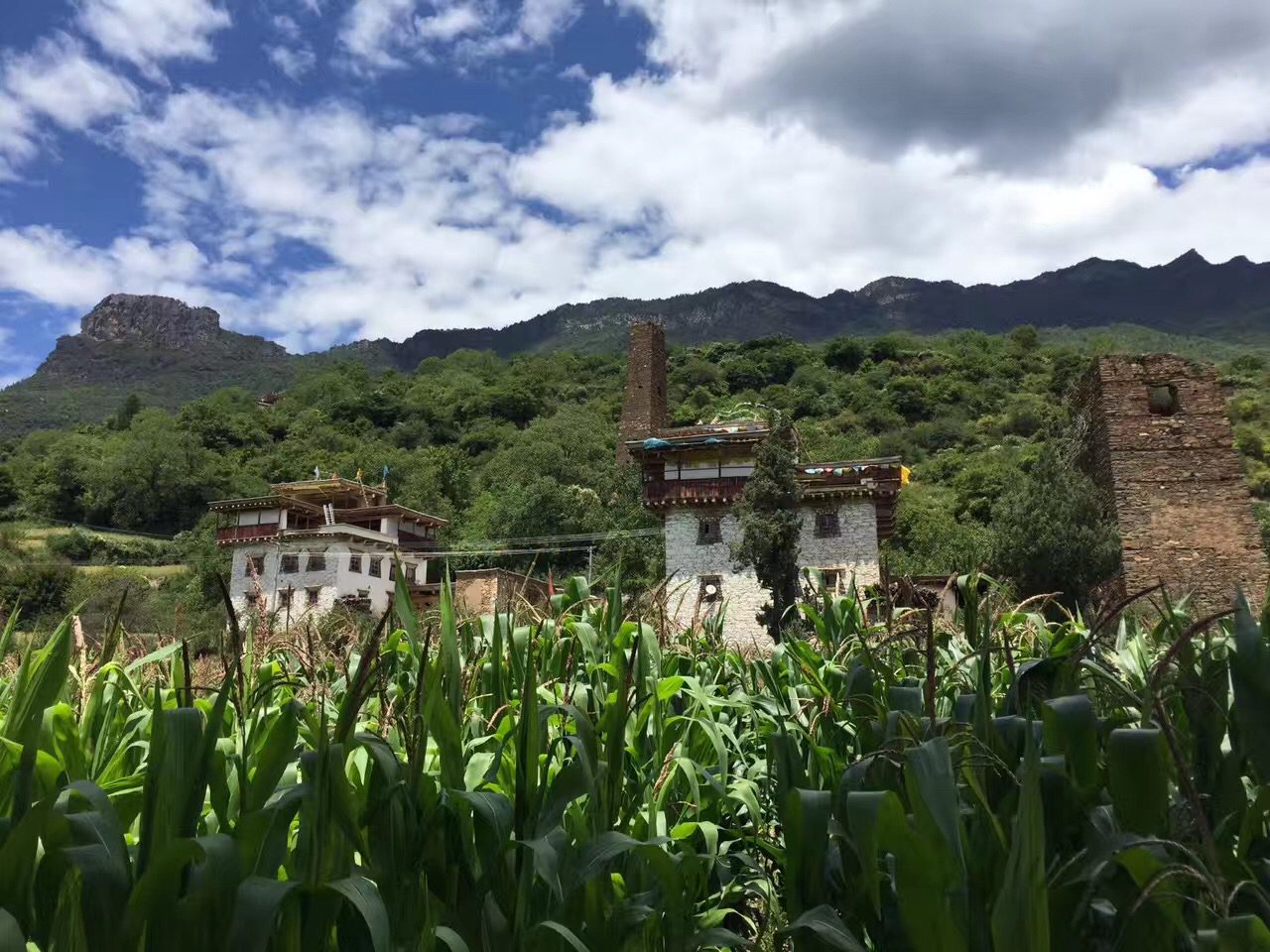 Fortress views during the hike from Zhonglu Tibetan village to Suopo village