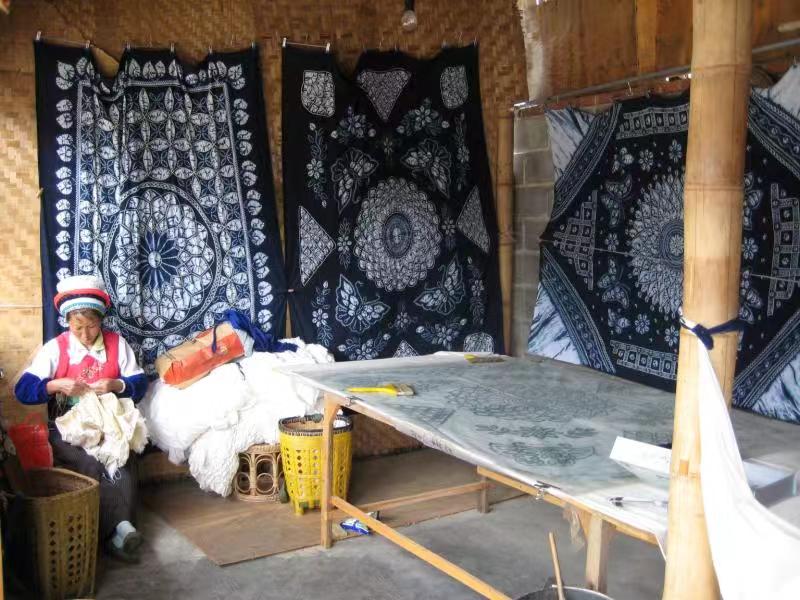 Tie dying at Zhoucheng village