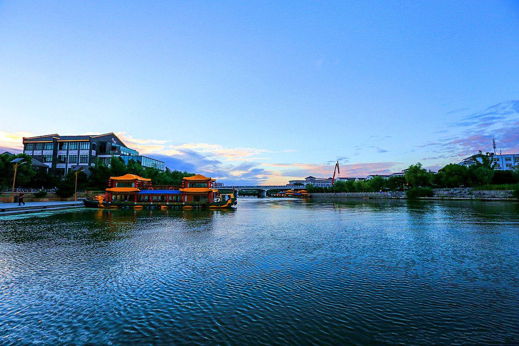 Grand canal cruise in Suzhou