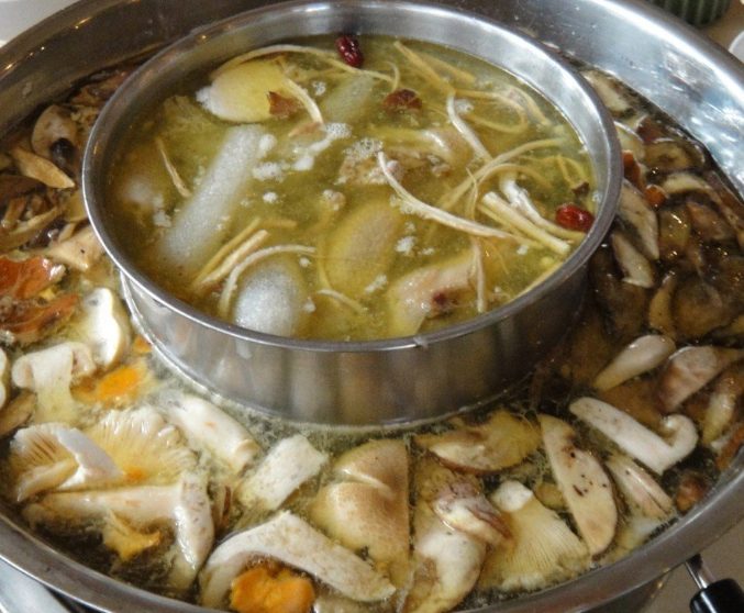 taste-the-yunnan-cuisine-enjoy-a-gourmet-feast-windhorsetour